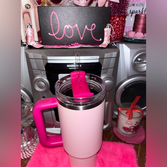 Stanley Pink Flamingo 40oz - Picture 3 of 7